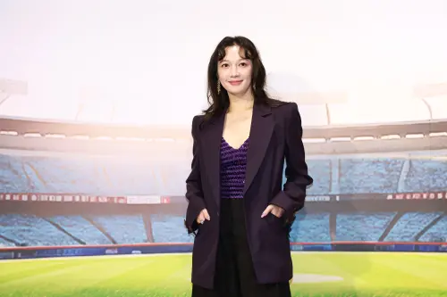 ▲李杏對於在棒球片中扮演蒐集情資的人員很感興趣。(圖/威剛科技提供) ▲李杏對於在棒球片中扮演蒐集情資的人員很感興趣。(圖/威剛科技提供)