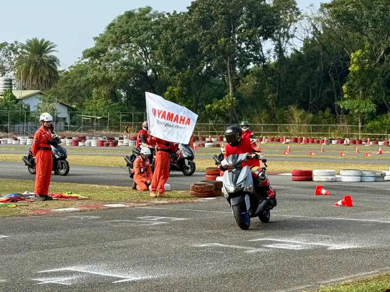 ▲2024勁戰大會師「勁」速之巔不服來「戰」活動，日前在台糖高雄花卉農園中心及高雄TKS賽車場落幕，活動召集超過500名勁戰車友，當天還有刺激的「勁速統規表演賽」與抽獎，送出「Cygnus Gryphus」(UBS版)乙台。（圖／家庭消費中心攝）