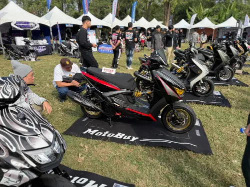 ▲從一代勁戰到六代勁戰都有不同的改裝作品，各車主們互相欣賞與投票選美。（圖／家庭消費中心攝）