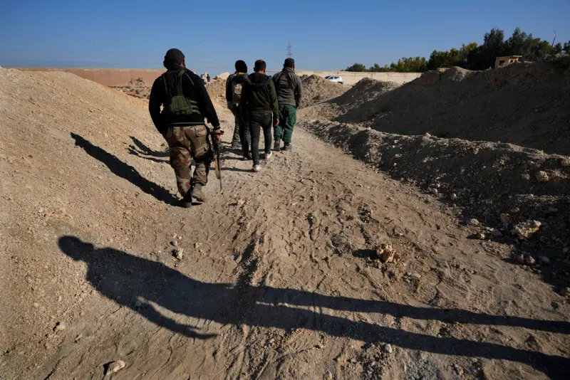 ▲自2013年以來，估計敘利亞已有超過10萬人遭到酷刑和殺害。圖為位於敘利亞南部納賈的亂葬岡。（圖／美聯社／達志影像）