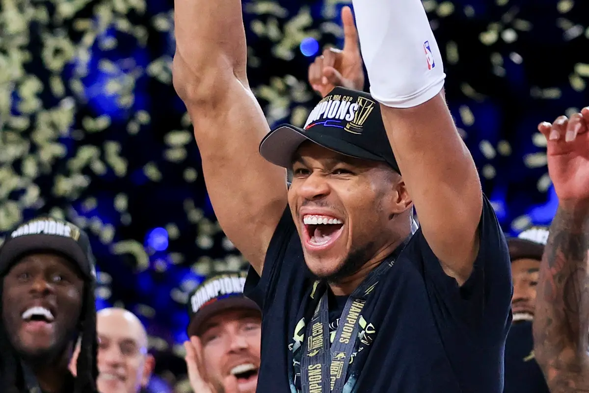 ▲面對近期圍繞「字母哥」Giannis Antetokounmpo的交易傳聞，密爾瓦基公鹿主帥Doc Rivers在節目中公開回應。強調自己希望Giannis能像Stephen Curry一樣，終生效力於同一支球隊。（圖／美聯社／達志影像）