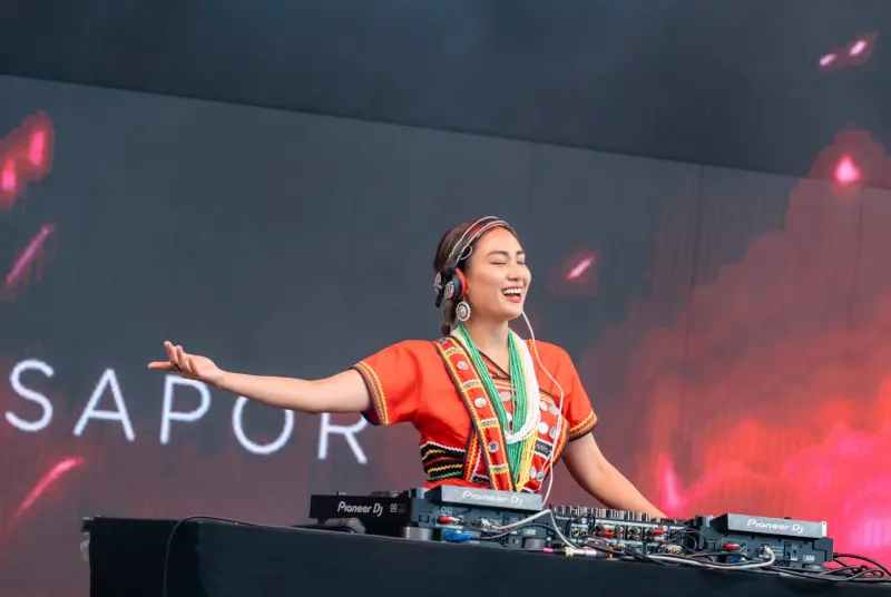 ▲十三行跨年活動特邀阿美族DJ汝妮將博物館變身電音派對。（圖／新北市文化局提供）