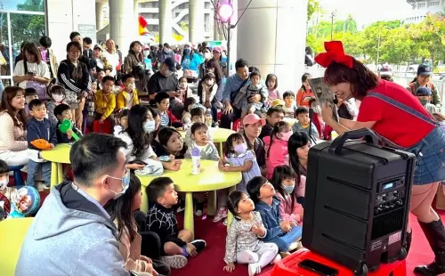 ▲「時空旅人舞台」網羅互動馬戲及親子故事等精采表演