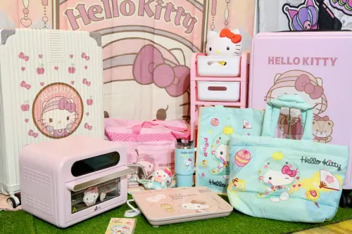 7-11春節福袋Hello Kitty款式。(圖/記者朱永強攝) ▲7-11春節福袋Hello Kitty款式。(圖/記者朱永強攝)