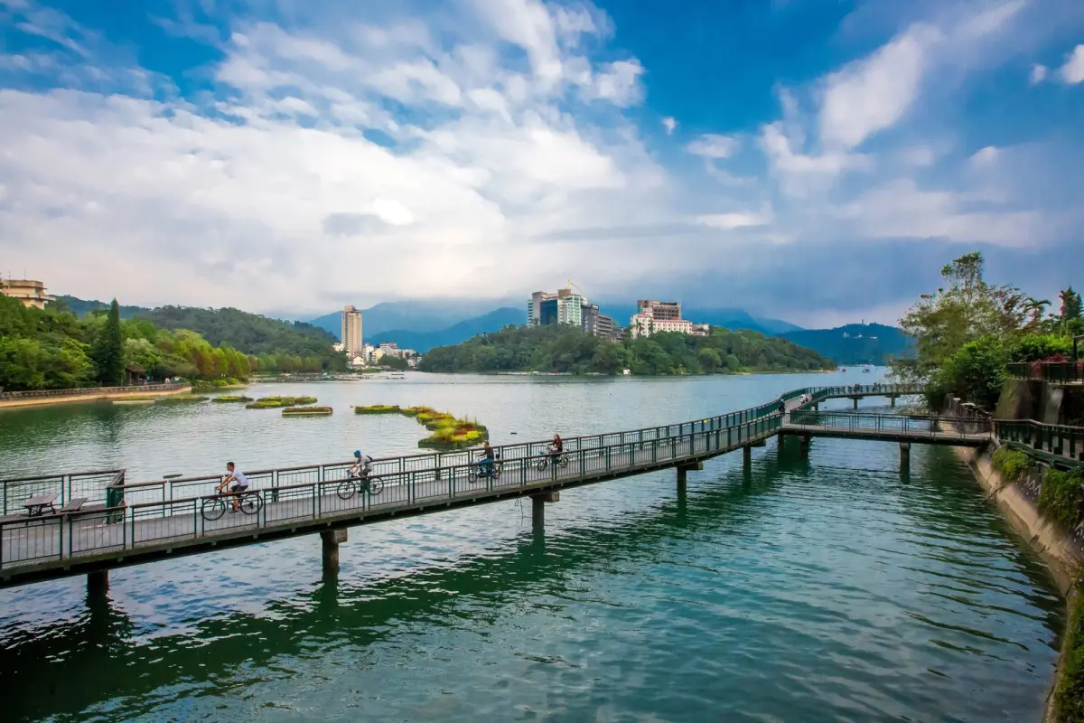 ▲2024年台灣投資賺最多的縣市竟然不是台北市，而是由南投縣以 21% 的報酬率大獲全。圖為南投知名景點日月潭。（圖／翻攝日月潭國家風景區管理處臉書）