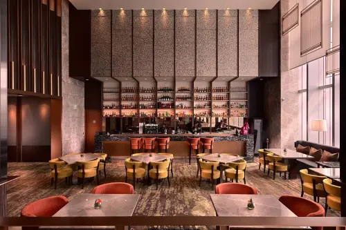 台北六福萬怡酒店7樓The Lounge大廳酒吧,於12月23日起至1月27日,推出「肉食慶典」爐烤牛套餐吃到飽活動。(圖/六福萬怡提供) ▲台北六福萬怡酒店7樓The Lounge大廳酒吧,於12月23日起至1月27日,推出「肉食慶典」爐烤牛套餐吃到飽活動。(圖/六福萬怡提供)