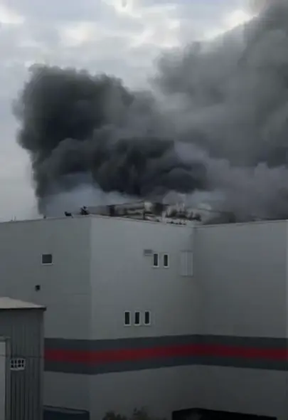 ▲台中大肚全聯倉儲火災。(圖/翻攝畫面) ▲台中大肚全聯倉儲火災。(圖/翻攝畫面)