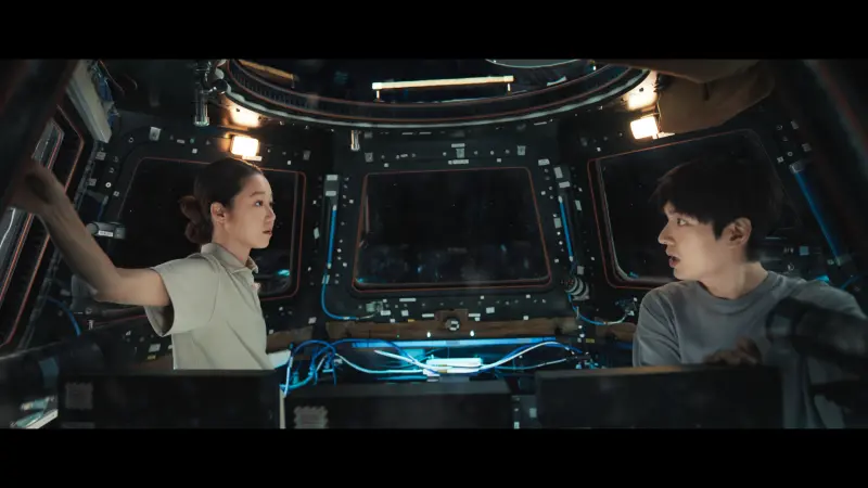 ▲《問問星星吧》雖然收視不如預期，但還是有劇迷期待李敏鎬（右）、孔曉振（左）接下來會擦出什麼火花，今（12）日晚間10時將在Netflix更新第4集。（圖／Netflix）