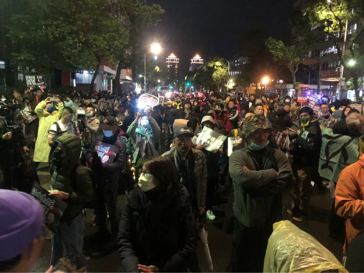 ▲民團宣布「討伐傅崐萁大遊行」有8千人到場集結抗議。（圖／記者嚴俊強攝，2024.12.19）