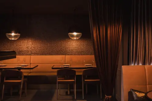 ▲象徵夕陽西沉、夜幕升起的「Afterglo」餐酒館，營造私密聚會空間。（圖／Afterglo提供）