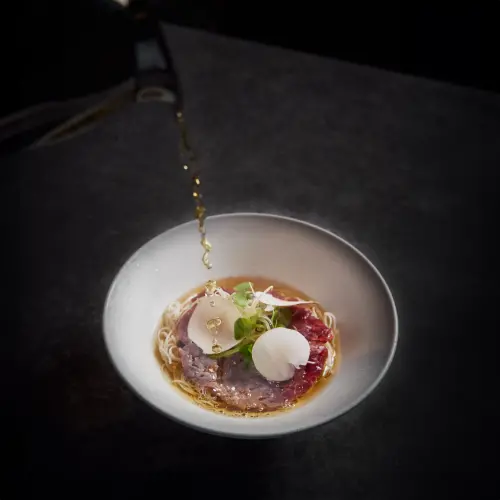▲以台南牛肉湯概念打造「澄清熟成牛肉湯細麵」。（圖／FABULA提供）