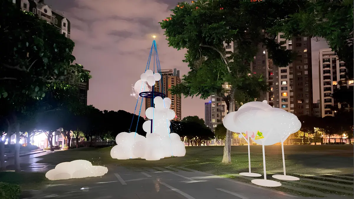 ▲2024台中好聖誕，市民廣場打造9米高夢幻耶誕主燈「星願之樹」迎接溫馨耶誕(圖／民政局提供2024.12.20)