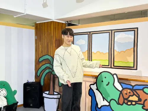 ▲小賴出席「一日店長」活動,透露《娛樂百分百》全新節目內容之外,還分享先前質疑黃偉晉偷漲價過程。(圖/記者黃聖凱攝影) ▲小賴出席「一日店長」活動,透露《娛樂百分百》全新節目內容之外,還分享先前質疑黃偉晉偷漲價過程。(圖/記者黃聖凱攝影)