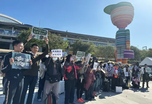 台中人站出來！不滿藍營強推法案　上百青鳥湧火車站為民主發聲
