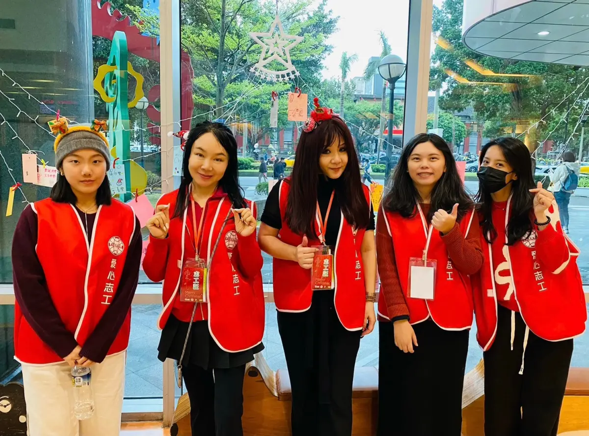 ▲迎接耶誕節， 愛心無國界聯盟赴兒童醫院舉辦「愛的禮物，拓亮希望」公益活動。（圖／聯盟提供） 