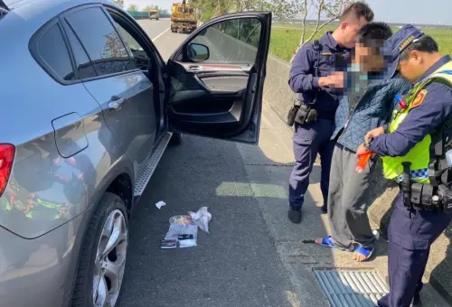 嘉義男肇事逃逸!警一路狂追攔截逮捕 發現車上「全是毒品」傻眼