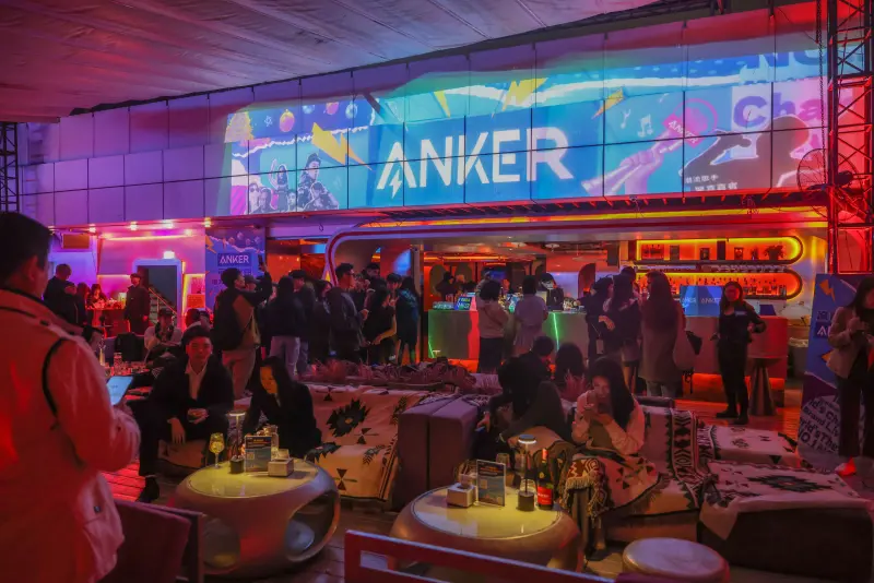 ▲全球數位充電領導品牌 ANKER 攜手人氣酒吧 Drunk Play爛醉不累，打造一場充滿電力的聖誕狂歡夜！（圖／品牌提供）