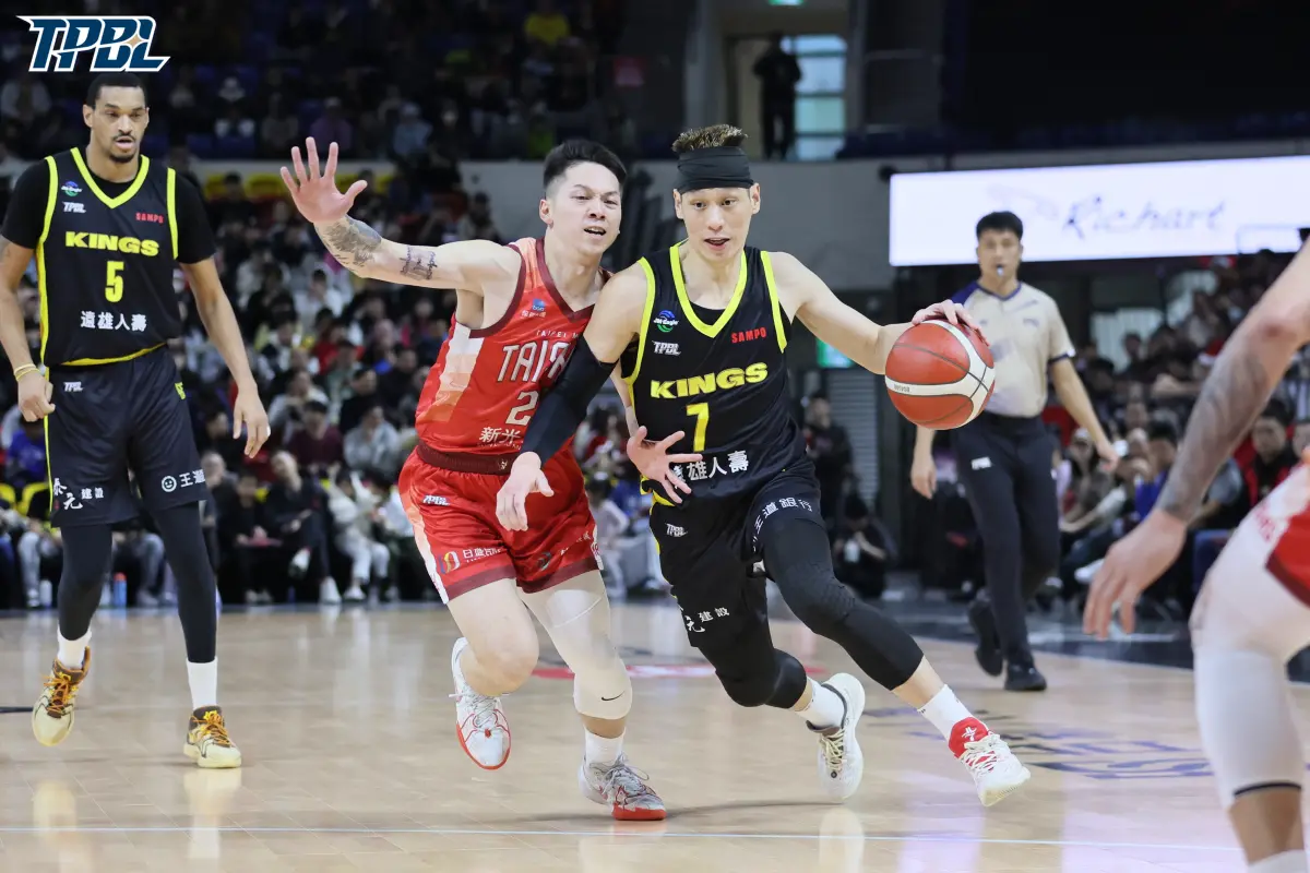 ▲林書豪本戰左後腦打到流血，仍率隊13分差贏球，近期取得一波5連勝，對手台新戰神則苦吞3連敗。（圖／TPBL提供）