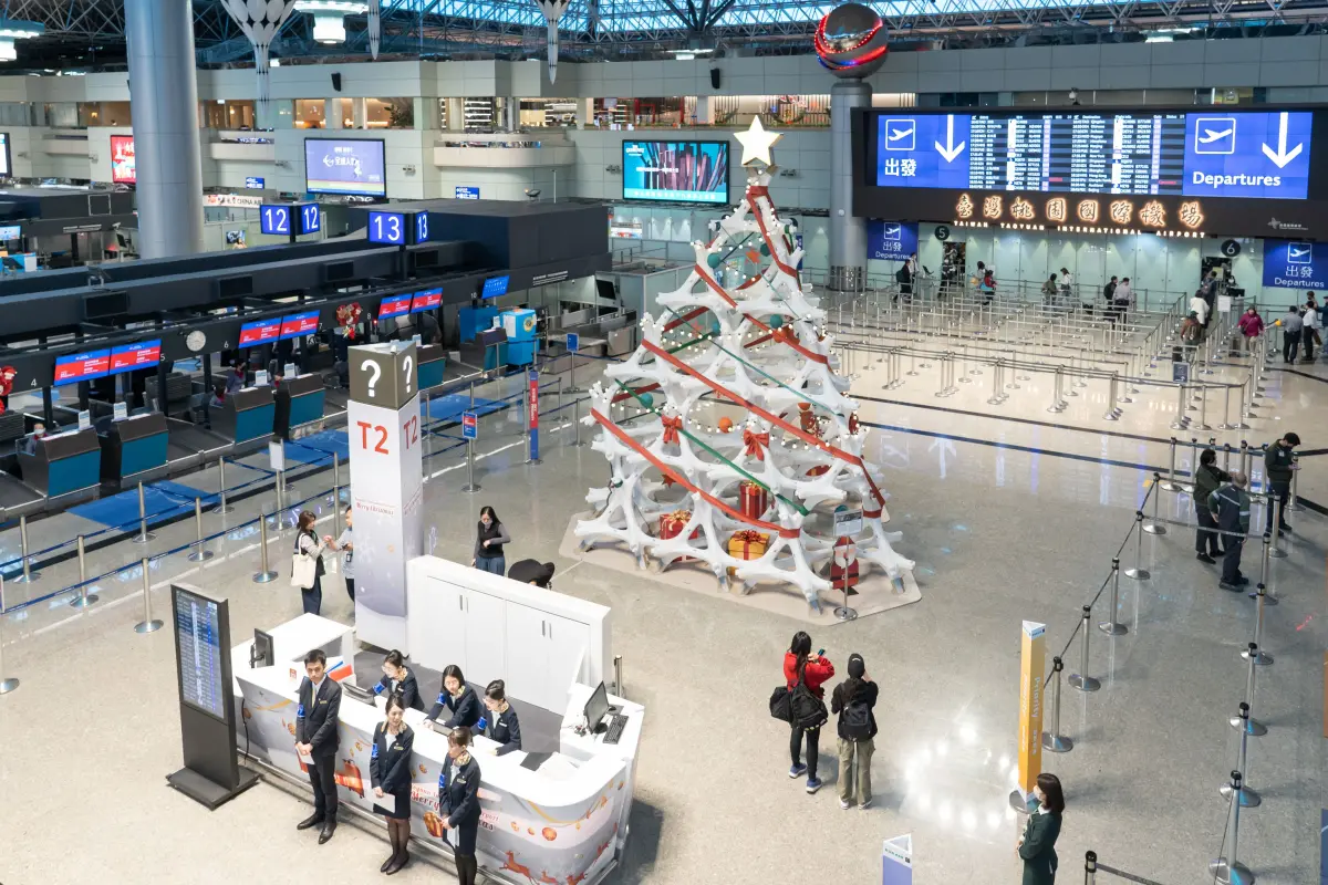 ▲桃園機場出入境旅客增加，觀光發展基金機場服務費收入回到疫情前平均收入8成以上。（圖／桃機公司）