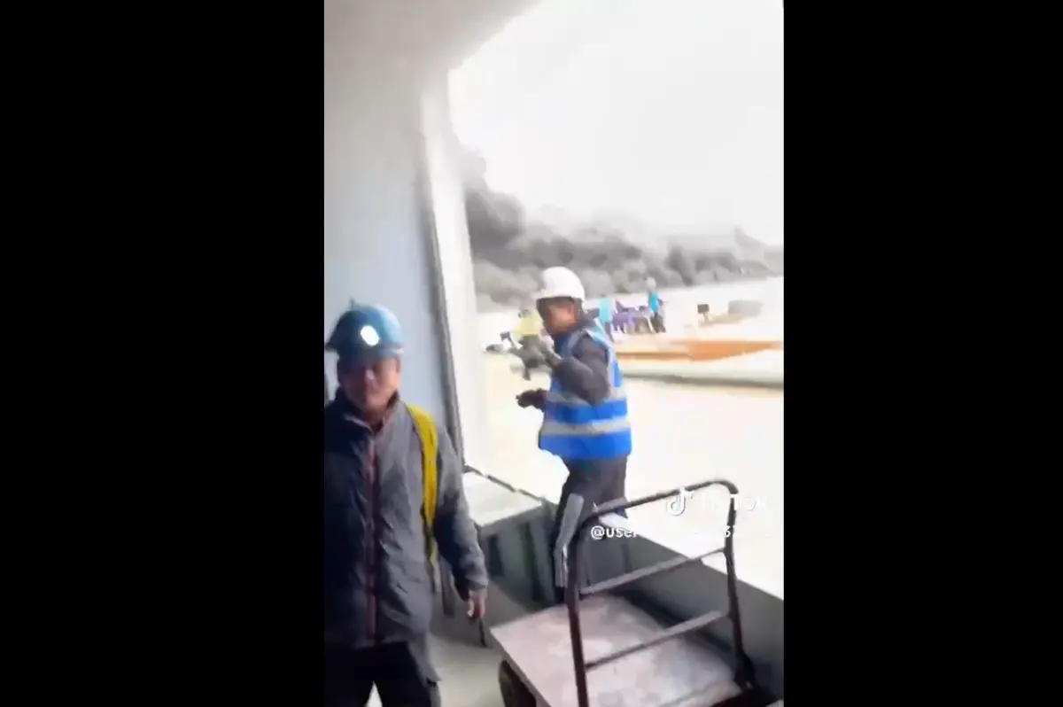 ▲19日下午，台中大肚區全聯倉儲發生大火，造成9人死亡，多名員工第一時間逃到頂樓，如今第一視角曝光。（圖／民眾提供）