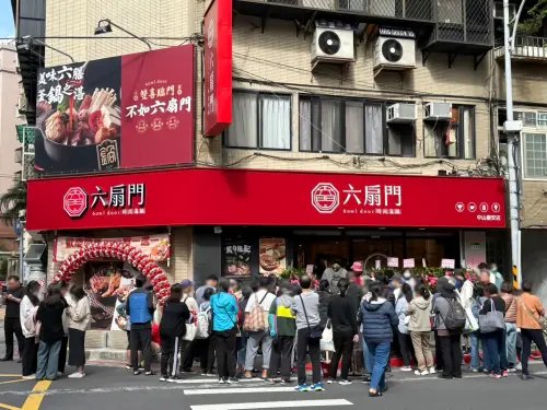 ▲「台北第一家」最強小火鍋「六扇門中山農安店」開幕爆排人潮。（圖／翻攝自六扇門官網）