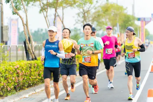 ▲賽道經過萬年溪景觀橋、彩虹自行車道、勝利星村等多個觀光景點。（圖／屏東縣府提供）