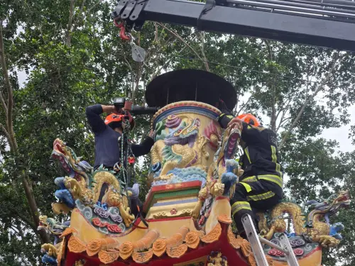 花蓮宮廟金爐施工!工人遭落石擊中無生命跡象 脫困送醫搶救中