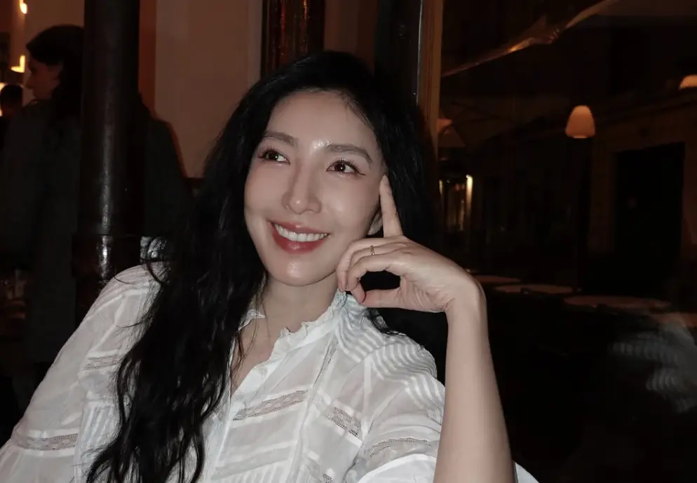 ▲楊謹華在家被木屑插腳底，被同事緊急送醫，好在遇到貼心的醫護人員，讓她免於在腳底劃一刀。（圖／翻攝自楊謹華IG）