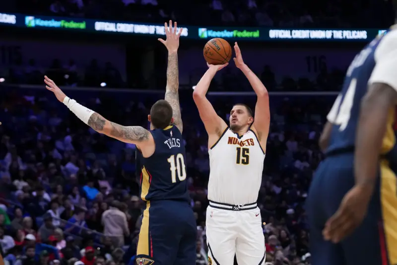 ▲丹佛金塊今（23）日主場迎戰紐奧良鵜鶘，雖一度落後17分，但靠著Nikola Jokic「大三元」以及Jamal Murray關鍵中距離的帶領下，終場以132：129延長賽逆轉擊敗鵜鶘。（圖／美聯社／達志影像）