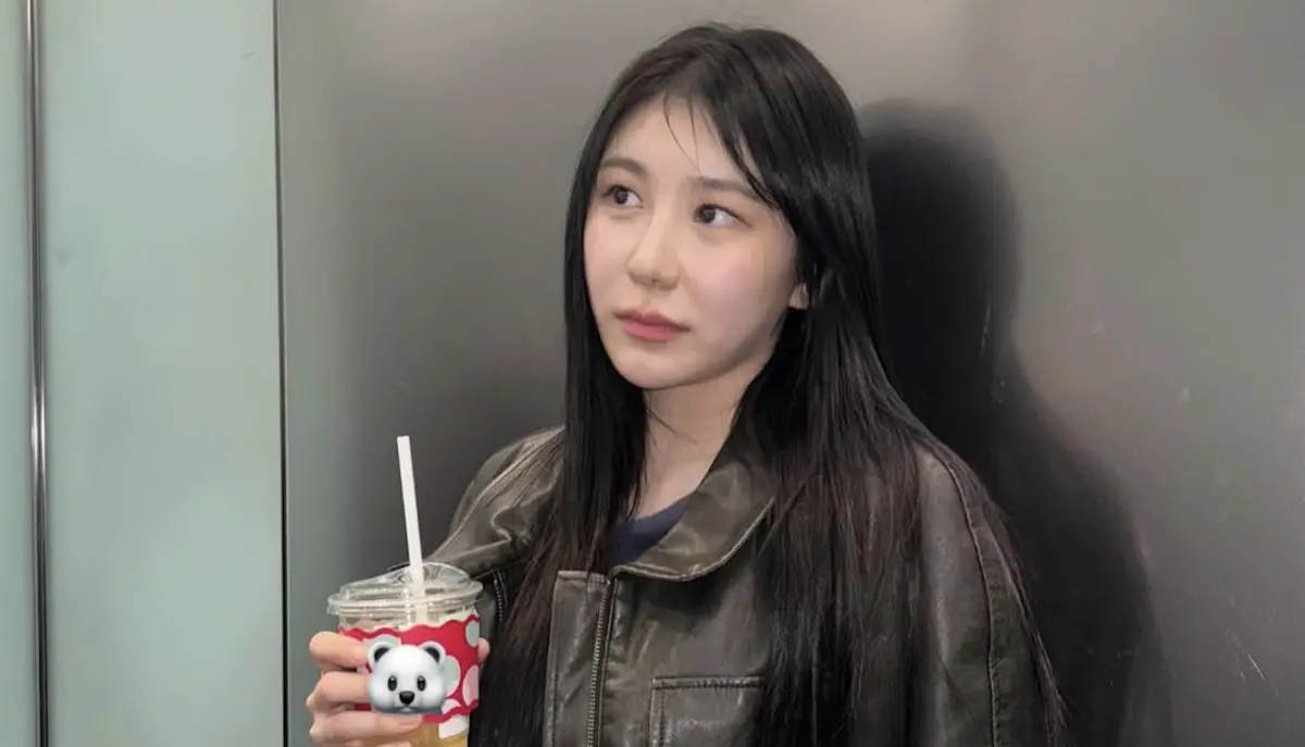 ▲李彩演在限時動態上發出脊椎X光照，透露腰部受傷引起粉絲擔心，不過所屬經紀公司回應，腰傷不嚴重，預計會一邊活動，一邊進行治療。（圖／取自李彩演 IG）