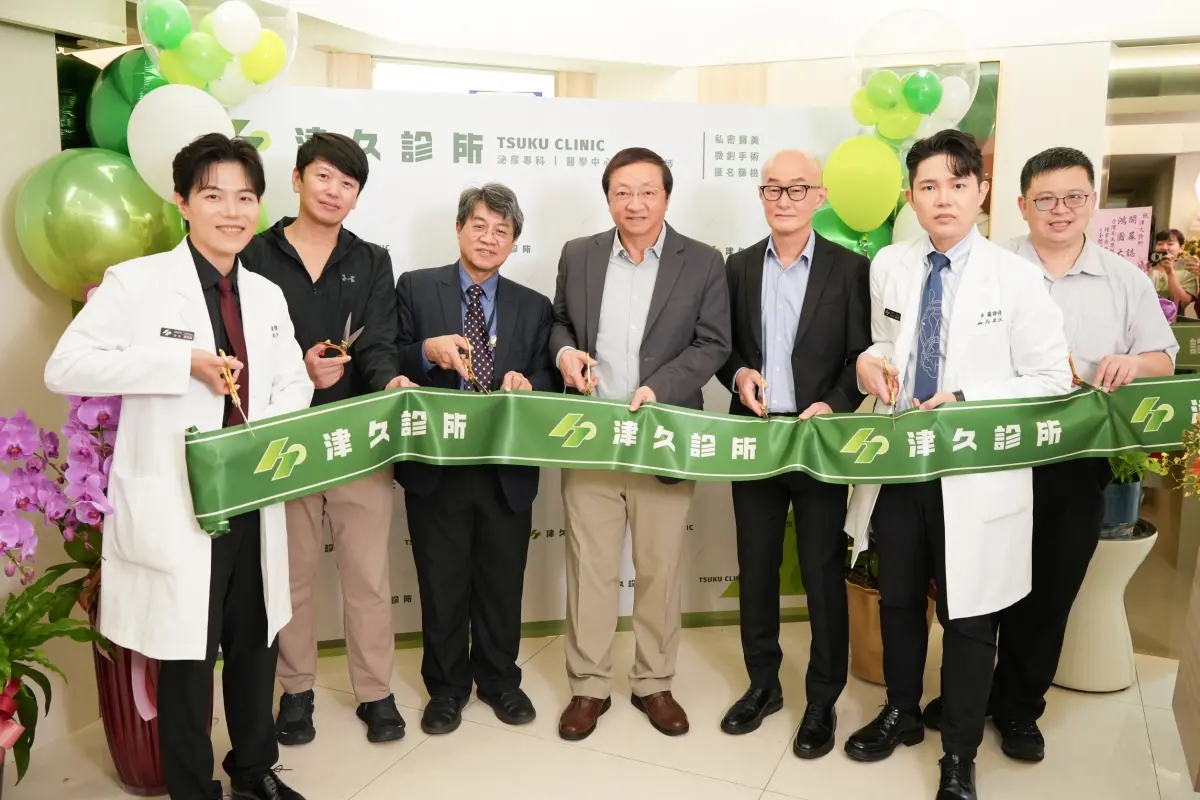 ▲醫界嘉賓眾星雲集，大家特地齊聚一堂，為津久診所的開業獻上祝福。（圖／津久診所提供）
