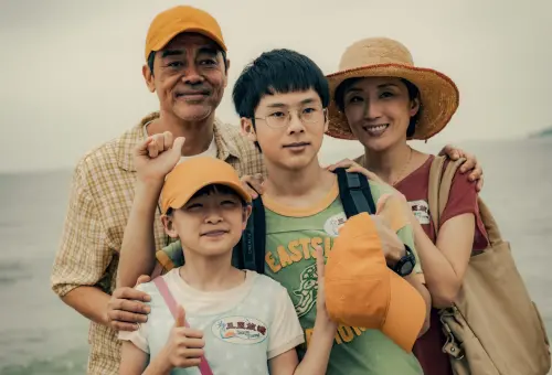 ▲《爸爸》劉青雲（後排左）、蘇文濤（後排中）、谷祖琳（後排右）都以該片在香港電影金像獎獲獎。（圖／甲上娛樂提供）