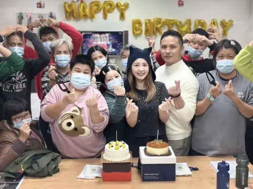 ▲藝人賴薇如和老公Royal一起參與公益。(圖/桃園市真善美社會福利基金會提供) ▲藝人賴薇如和老公Royal一起參與公益。(圖/桃園市真善美社會福利基金會提供)