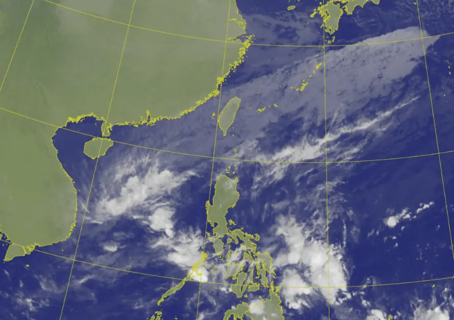 ▲帕布颱風目前在南海往越南前進，今天台灣上空仍有明顯雲層，各地都有降雨機率，體感偏濕冷。（圖／中央氣象署）