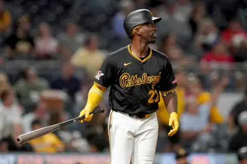 匹茲堡海盜今(24)日宣布以1年500萬美元,續留「海賊王」Andrew McCutchen,McCutchen是海盜近年來的看板球星,新賽季也將挑戰隊史兩項紀錄。(圖/美聯社/達志影像) ▲匹茲堡海盜「海賊王」Andrew McCutchen認為,電子好球帶確實對打者較為有利。(圖/美聯社/達志影像)