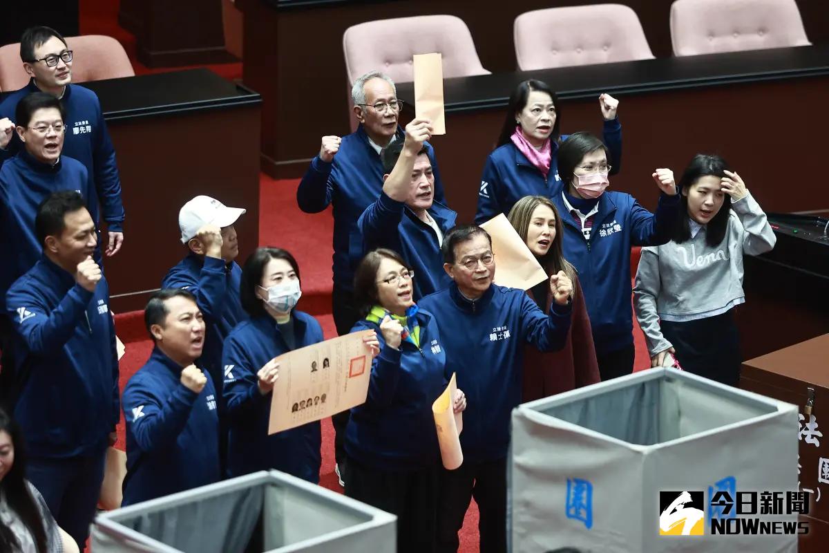 ▲針對司法院大法官人事同意權案表決，國民黨團投票前大聲表示拒絕廢死大法官。（圖／記者葉政勳攝 , 2024.12.24）