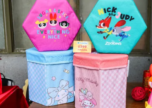 全家便利商店399元肖像福袋有2種組合、4款圖案,三麗鷗系列、動物方城市、吉伊卡哇、飛天小女警。(圖/記者朱永強攝) ▲全家便利商店399元肖像福袋有2種組合、4款圖案,三麗鷗系列、動物方城市、吉伊卡哇、飛天小女警。(圖/記者朱永強攝)