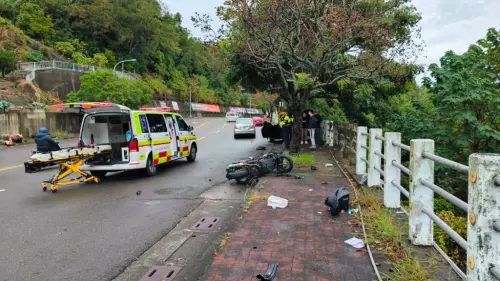 一名19歲楊姓女子騎機車準備到東山路二段一家樂園上班時，在距離上班地800公尺左右，楊女突遭直衝而來的BMW撞飛，短短幾秒鐘，楊女就被撞飛摔落山坡，送醫宣告不治。（圖／翻攝畫面）