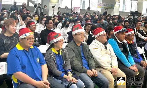 ▲高雄市政府勞工局舉行113年第2梯次產訓合作職前訓練班結訓典禮，145位結業學員與會。(圖／記者黃守作攝，2024.12.24)