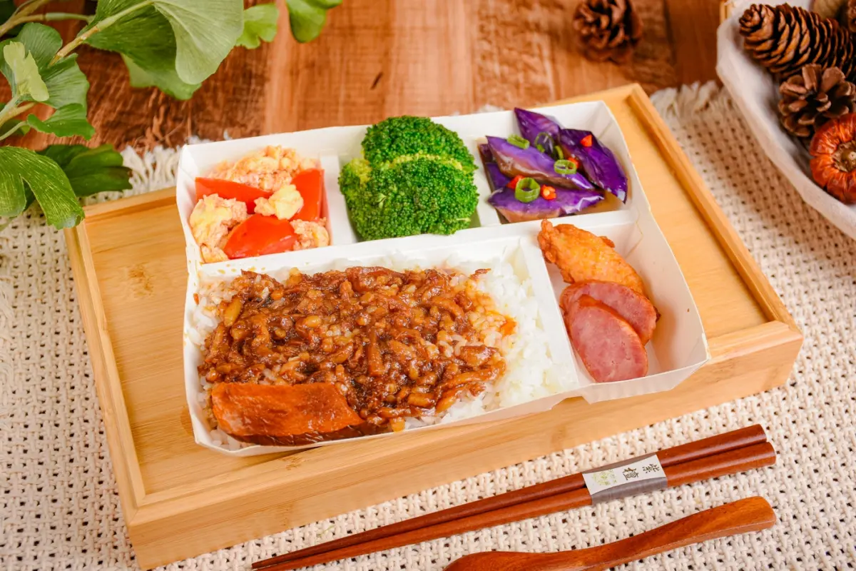 ▲鬍鬚張招牌的「魯肉飯便當」將從原價80漲5元。（圖／鬍鬚張提供）