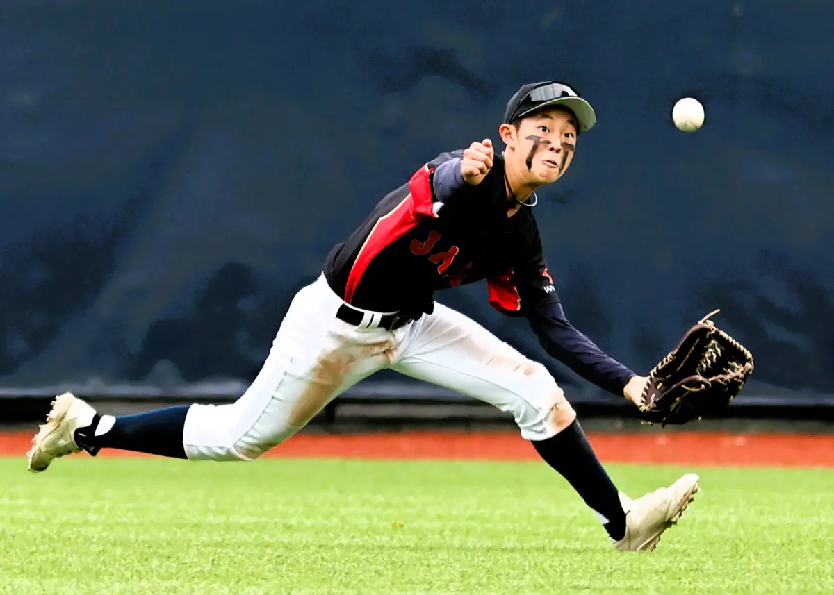 ▲日本和歌山中外野手山路大翔美技接殺。(圖/臺北市棒球協會提供)