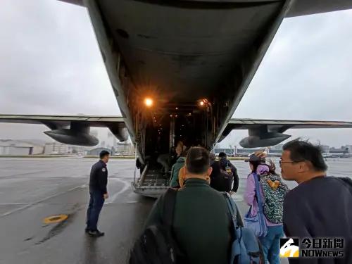 C-130運輸機 ▲C-130運輸機執行本島與外離島疏運。(圖/記者呂炯昌攝)