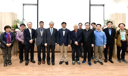 ▲國家海洋研究院與中山大學成立海洋研究實驗室,國家海洋研究院院長陳建宏(左5)與中山大學校長李志鵬(左6)等人與會。(圖/國家海洋研究院提供) ▲國家海洋研究院與中山大學成立海洋研究實驗室,國家海洋研究院院長陳建宏(左5)與中山大學校長李志鵬(左6)等人與會。(圖/國家海洋研究院提供)