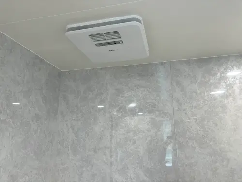 ▲浴室暖風機。(圖/記者徐銘穗攝) ▲浴室暖風機。(圖/記者徐銘穗攝)