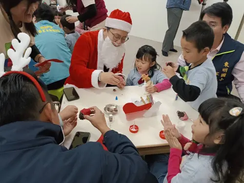 協助各縣市興建公共化幼兒園　教育部訪視中市東明國小附設幼兒園
