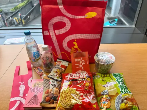 全家福袋最低價的「基本款」福袋開箱,每袋249元。(圖/記者鍾怡婷攝) ▲全家福袋最低價的「基本款」福袋開箱,每袋249元。(圖/記者鍾怡婷攝)