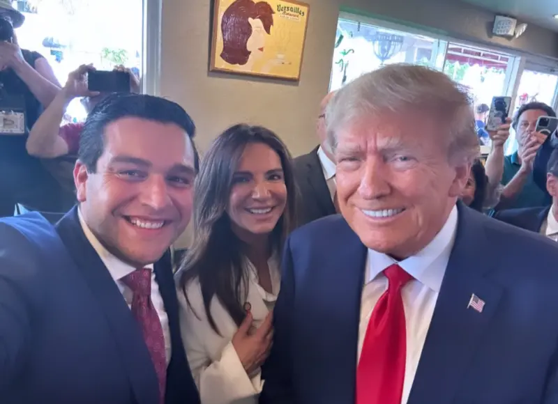 ▲美國準總統川普（右）25日提名佛羅里達州邁阿密戴德郡（Miami-Dade County）專員卡布瑞拉（左），擔任美國駐巴拿馬大使。（圖／擷取自X）