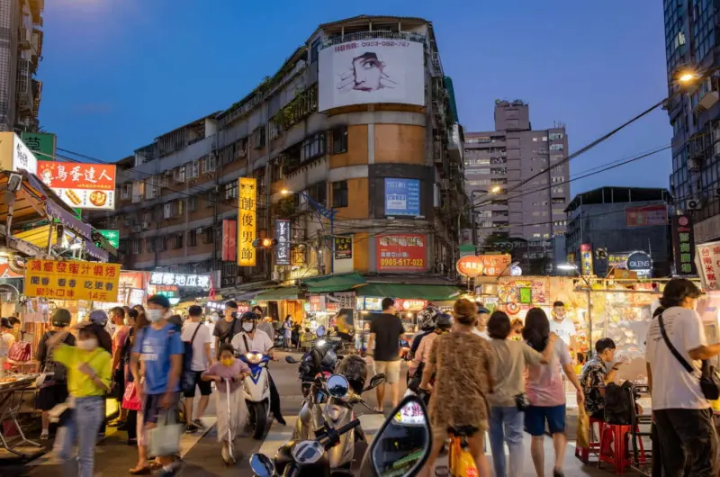 ▲新北樂華夜市在《夜市王》最新一集比賽後遭到淘汰，無緣晉級決賽，但也獲得許多觀眾關注及討論。（圖/新北市觀光局）