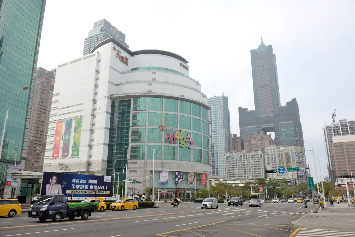 ▲高雄大遠百晚間突發性停電。（圖／高市府地政局提供）