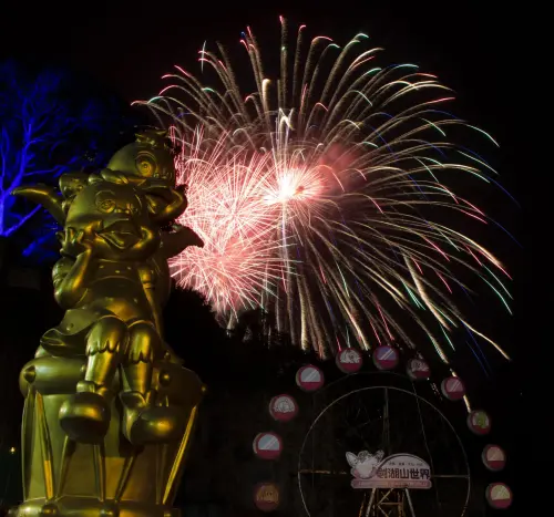 ▲劍湖山世界今年煙火將結合「400架無人機」主題燈光展演，打造歡樂「888秒」跨年秀。（圖／取自劍湖山臉書）